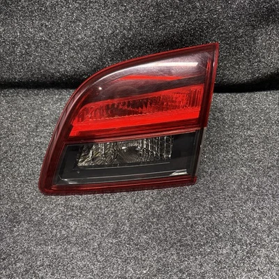 OEM | 2013 - 2015 Mazda CX-9 Inner Tail Light (Right/Passenger) Foto 1 de 4