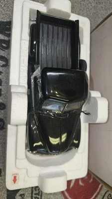 Camioneta pickup Danbury 1953 GMC limitada negra diecast 1:24 3547 de 5000 como nueva Foto 1 de 4