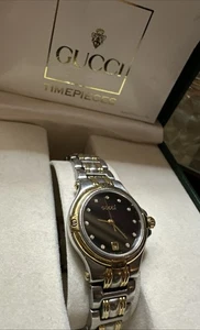 GUCCI Damenuhr 9040L Bicolor Black Dial 11P Diamanten Quarz Datum Swiss Vintage - Bild 1 von 23