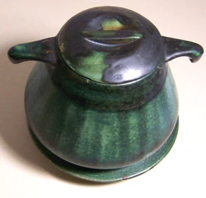 Harsa Israel, two handled lidded pot with underliner, olive green mottled glaze - Picture 1 of 18