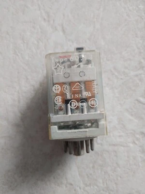 Relè Finder Type 60.13 - Bobina 24VDc - 3 contatti da 10A 250Vac - Immagine 1 di 4