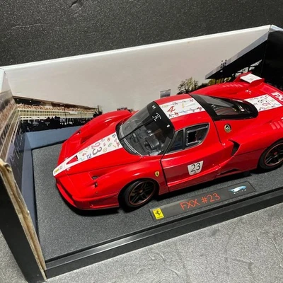 Hot Wheels Elite 1/18 Ferrari FXX #23 modellino auto porte aperte cappuccio... - Immagine 1 di 4