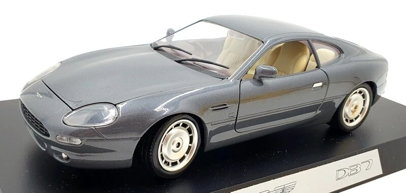 Guiloy 1/18 Scale Diecast M10932 - Aston Martin DB7 Grey with plinth - Image 1 of 4