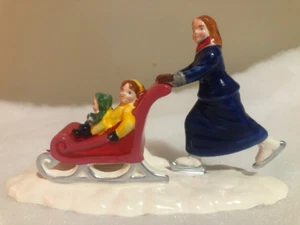 Dept 56 Patín Más Rápido Mamá Navidad Iluminado Nieve Pueblo Casa Accesorio 51705 - Imagen 1 de 3