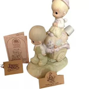 Precious Moments WALKING BY FAITH Figura Grande 7,5" E-3117 Jonathan David 1979 - Foto 1 di 11