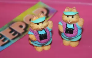 Hallmark Merry Miniatures 2 Piece Cameron Tourist Cat Figurine Vintage QSM8077 - Picture 1 of 2