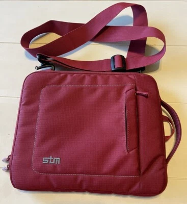 STM iPad/Tablet Funda Protectora Roja de Transporte Bolso de Hombro Foto 1 de 4