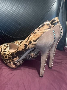 Vince Camuto Tacones Difusos Estampado Animal Plataformas Zapatos con Tachuelas de Metal Talla 10 - Imagen 1 de 9