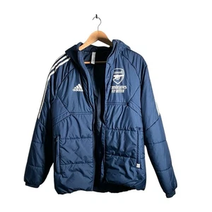Arsenal Adidas Puffer Coat Uomo Taglia S Blu Rigato Full Zip Logo Outdoor - Foto 1 di 16