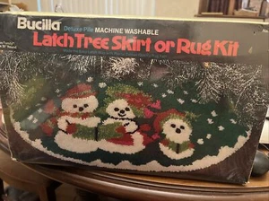 BUCILLA deluxe SNOW FAMILY Tree Skirt Or Rug Kit #12880 - 39" Round - Picture 1 of 4
