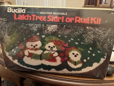 BUCILLA deluxe SNOW FAMILY Tree Skirt Or Rug Kit #12880 - 39" Round - Image 1 of 4
