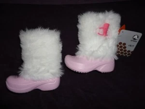 Crocs MÄDCHEN C 6/7 BUBBLE GUM PINK MIT WEISSEN KUNSTFELL GUMMISTIEFEL SELTEN NEU MIT ETIKETT - Bild 1 von 4