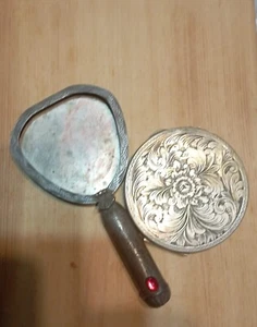 Specchietto vintage da borsetta in argento con portacipria e portarossetto - Foto 1 di 7
