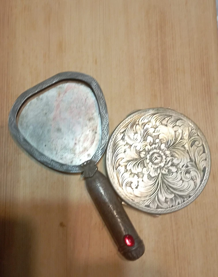 Specchietto vintage da borsetta in argento con portacipria e portarossetto - Immagine 1 di 4