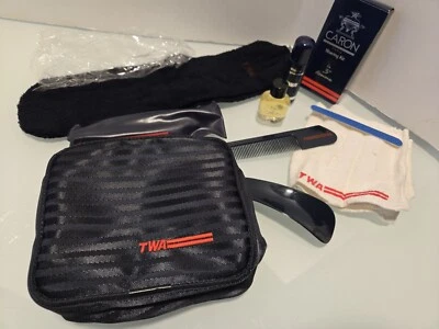 Kit/bolsa vintage de calcetines y artículos de tocador coleccionables de TWA AIRLINES Eau De Caron *LEER* Foto 1 de 4