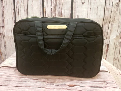 Bolsa de viagem cosmética de náilon acolchoada preta suspensa Aimee Kestenberg - Imagem 1 de 4