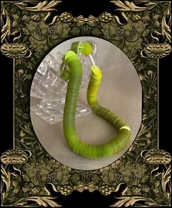 Paillettes antiche Chartreuse verdi piatte 8 mm rare Francia Art Nouveau 1930 lotto NOS - Foto 1 di 5