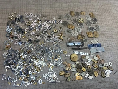 Lote De Colección Policía Obsoletas Insignias Rotas Medallas Prendedores Cintas Números Piezas Antiguas Foto 1 de 4