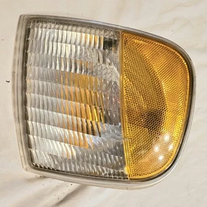 1997-2003 Ford F150 F250 F350 Pass Right Corner Marker Turn Signal Light AM - Picture 1 of 4
