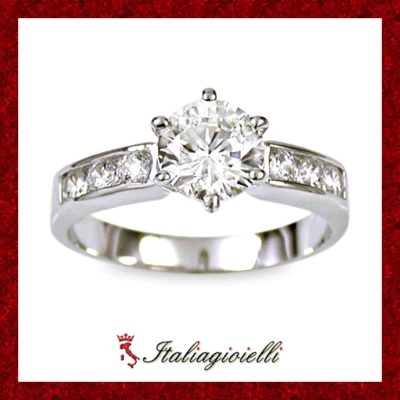 Glorioso Anello Solitario con Pietre Laterali in Argento 925 Rodiato Oro Bianco - Immagine 1 di 4