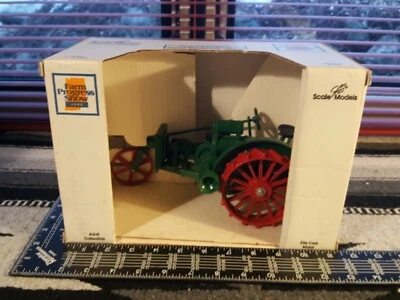 Allis Chalmers 10-18 1/16 diecast farm tractor replica collectible by Scale Mode - Image 1 of 4