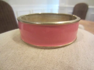 Brazalete Brazalete Rosa Esmaltado Ancho Magnético Bisagras Borde Tono Dorado - Imagen 1 de 3