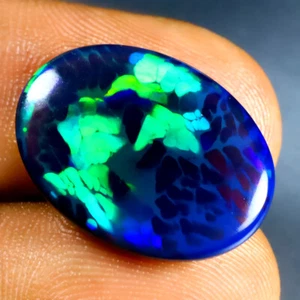 8.41 ct Incomparable Oval Cabochon (20 x 14 mm) Ethiopian Flashing Black Opal - Picture 1 of 2