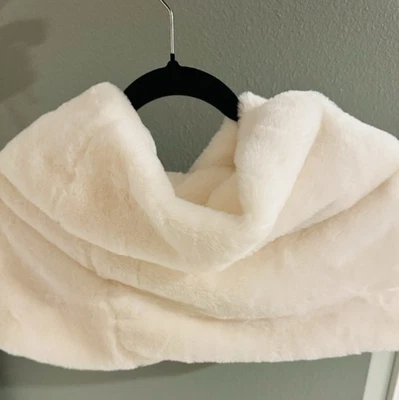 Bufanda infinita de piel sintética Aldo nueva con etiquetas - blanca crema - talla única acogedora envoltura de invierno elegante Foto 1 de 4