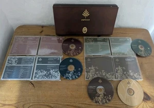 Musik Seiner Majestät König Bhumibol Adulyadej 2 CD 3 DVD Sammlung in Holzbox - Bild 1 von 7