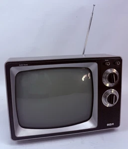 1977 RCA Solid State TV Model AB Retro Television Black & White Portable Tested - Picture 1 of 10