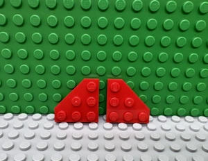 Lego 2 Rosso 3x3 Cuneo Piastra Base con Ali Angolari Tagliate Nave NUOVO - Foto 1 di 1