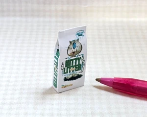 Miniature Weighted Kitty Litter Bag (1 3/8" Tall x 5/8" x 1/4"): DOLLHOUSE 1:12 - Picture 1 of 2