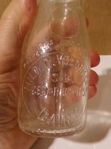 Milo C Vondracek Dairy Embossed Half Pint Cream Milk Cedar Rapids Iowa FAMILY? - Foto 1 di 8