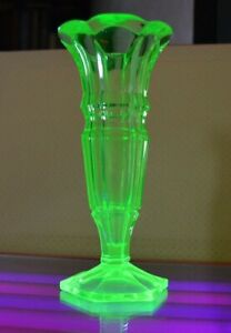 Vintage Art Deco uranium glass vase