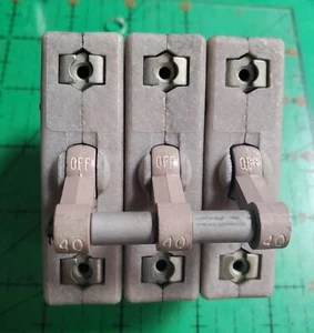 Circuit Breakers/Fuses Circuit Breakers 74-648-40-6 Heinemann 40A 3 pole 1pc - Picture 1 of 2