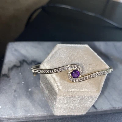 Brazalete enchapado en oro de diamantes y amatista púrpura con bisagras hecho por BR Co. oro de 18 K Foto 1 de 4