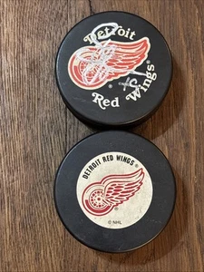 Steve Yzerman #19 Signed Detroit Red Wings Autographed NHL Hockey Puck & Extra - Picture 1 of 12