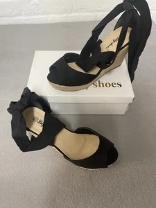 Scarpe Lily allacciate alla gamba punta aperta zeppa tacco misura 5 zeppe vacanze estive - Foto 1 di 15