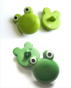  Knopf Kunststoff Frosch 20 mm Kinderknopf grün dunkelgrün Nähen Stricken Öse - Bild 1 von 5