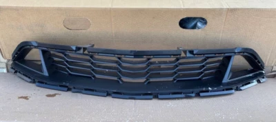 Chevrolet Camaro 2019-2024 parrilla inferior delantera GM OEM 84112283 Foto 1 de 3