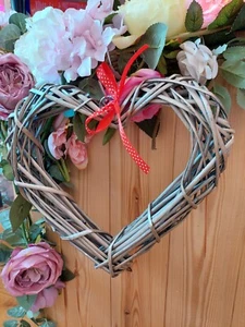 Hanging wicker open heart vintage grey wash home craft decoration red - Picture 1 of 2