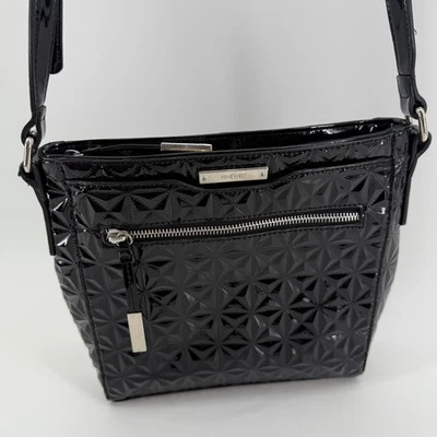 Bolso Bandolera Nine West Negro Patente Geométrico Correa Ajustable Bolsillos con Cremallera Foto 1 de 4