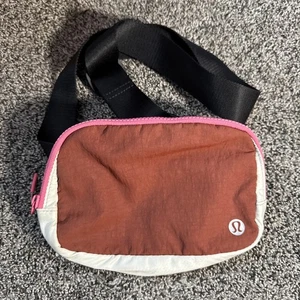 Lululemon Everywhere Belt Bag 1L Dark Terracotta White Opal Pink Zip Pockets - Picture 1 of 7