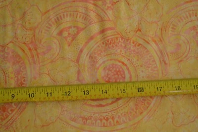 Por 1/2 yarda, amarillo floral sobre naranja Tonga Batik, Timeless Treasures/B7791, B795 Foto 1 de 4