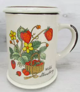 Vintage Wilde Erdbeere Kaffeebecher Steingut mit Deckel/Untersetzer Cottagecore Retro - Bild 1 von 13