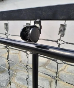 Rete letto singola,a molle,colore nero con rotelle,con materasso,come nuova - Foto 1 di 6