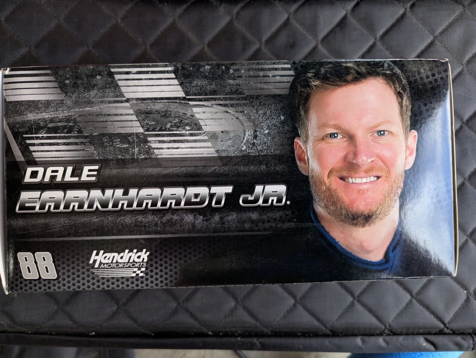 Dale Jr 2016 autografiado #88 estándar a nivel nacional 1/24 fundido a presión Foto 1 de 4