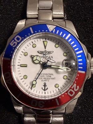 Reloj para mujer Invicta Pro Diver esfera azul/roja pulsera Ocean Voyage dama 24,5 m Foto 1 de 4