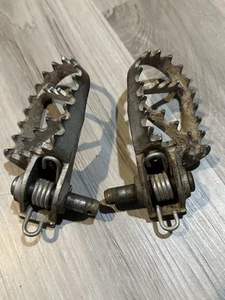 Ktm50 2015 Foot Pegs With Spring/pins - Picture 1 of 6
