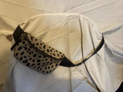 Bolso cinturón estampado leopardo Foto 1 de 2